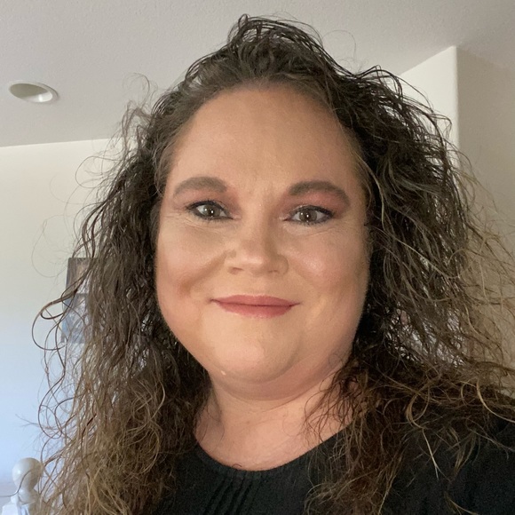 Meet your Posher, Leeann - Picture 1 of 1